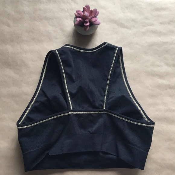 Like new ! Puma sports bra - Picture 3 of 5